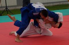 Judozentrum Innsbruck und Team Südtirol trennten sich mit einem Unentschieden; Fabian Hofer (blau, JZ Innsbruck) konnte wichtige Punkte für sein Team erkämpfen